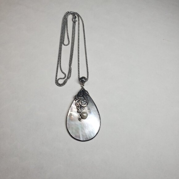 Large Mother of Pearl and Sterling Silver Pendant Necklace - Picture 12 of 16
